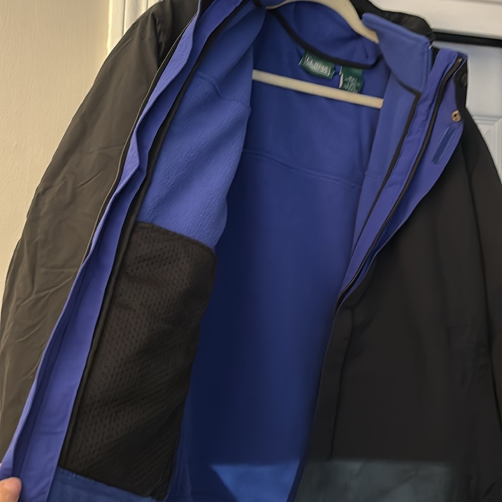 Great LL Bean men’s 3 in 1 hooded jacket!!